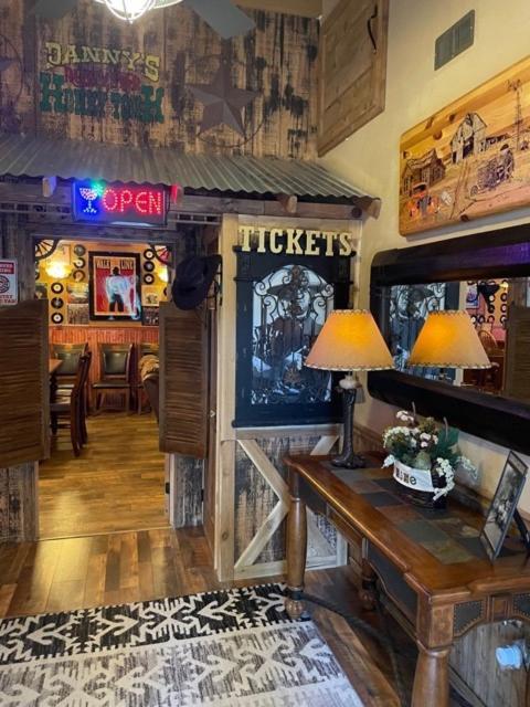 The Honky Tonk Cabin Long Valley Junction エクステリア 写真